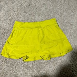 LULULEMON Pace Mid Rival Skirt in Yellow. Size 8 Long.